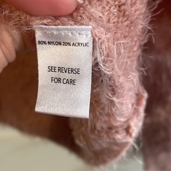 Fuzzy sweater - Picture 5 of 6